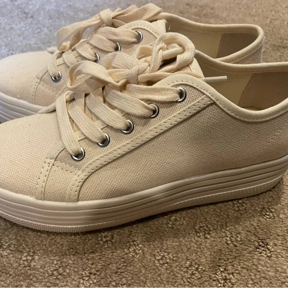 Steve Madden Bobbi Fashion Sneaker NEW